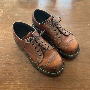 Vintage brown leather Oxford chunky Dr. Martens